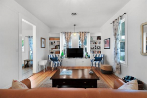 New Stunning Home with Hot Tub and Grill Just 2 Blks from Main St